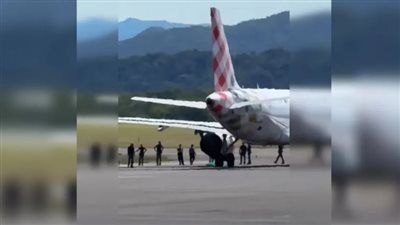 «ابتلعه محرك الطائرة».. إغلاق مطار بيرجامو الإيطالي بعد وفاة شخص وتوقف الرحلات - الخليج الان