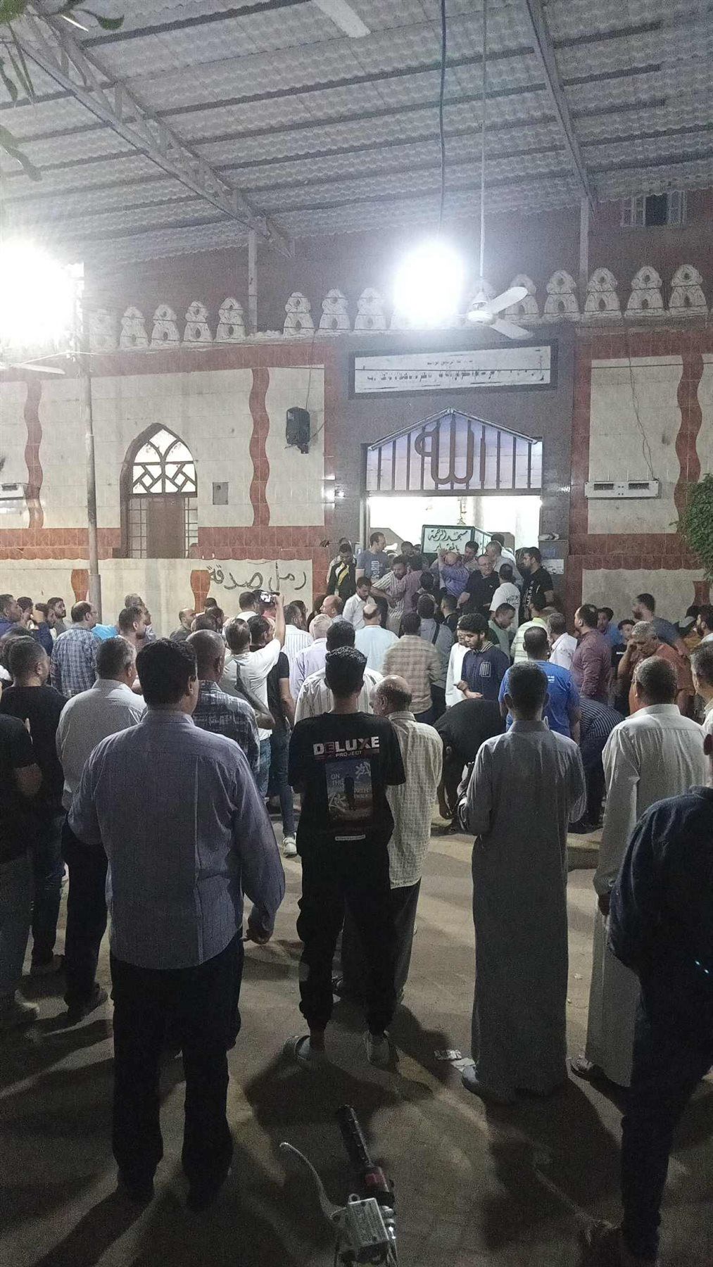 جنازة مهيبة للمهندس محمد طلعت ضحية حريق سنترال رمسيس في ميت غمر - الخليج الان