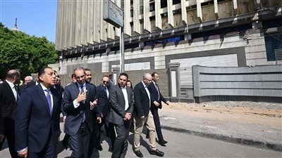 رئيس الوزراء يتفقد "سنترال رمسيس" ويستعرض تقريرًا مع وزير الاتصالات بشأن عودة مختلف الخدمات - الخليج الان