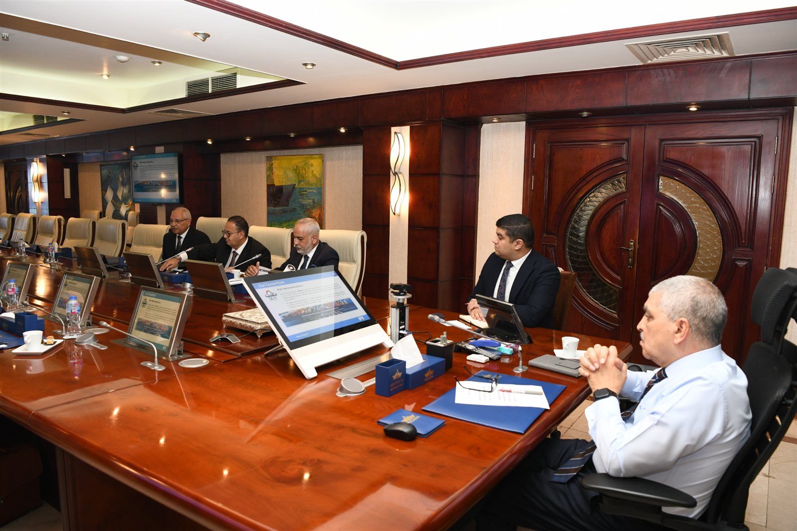 قناة السويس تبحث شراكة استراتيجية مع مجموعة UW القبرصية لتطوير ترسانة بورسعيد إلى مركز عالمي لبناء وصيانة السفن - الخليج الان