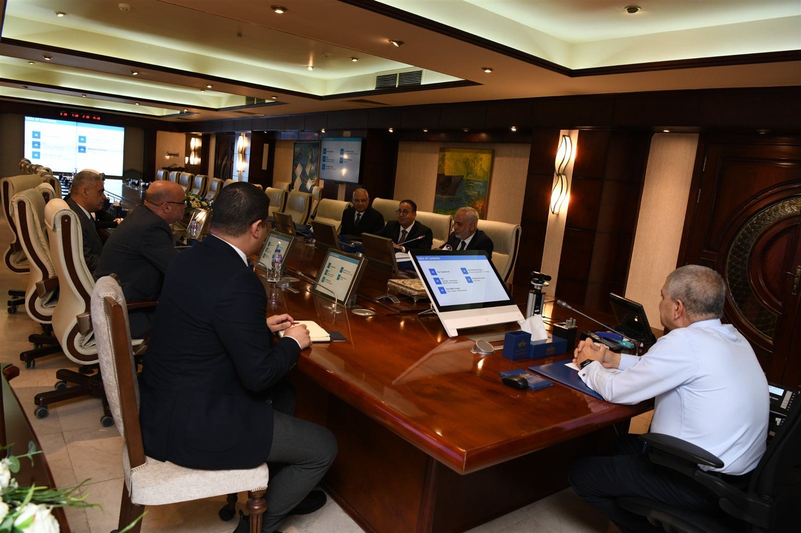 قناة السويس تبحث شراكة استراتيجية مع مجموعة UW القبرصية لتطوير ترسانة بورسعيد إلى مركز عالمي لبناء وصيانة السفن - الخليج الان