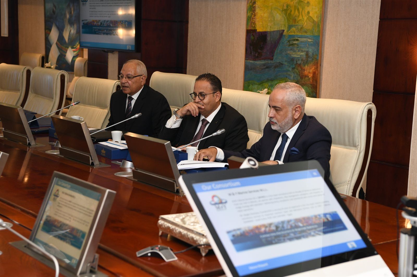 قناة السويس تبحث شراكة استراتيجية مع مجموعة UW القبرصية لتطوير ترسانة بورسعيد إلى مركز عالمي لبناء وصيانة السفن - الخليج الان