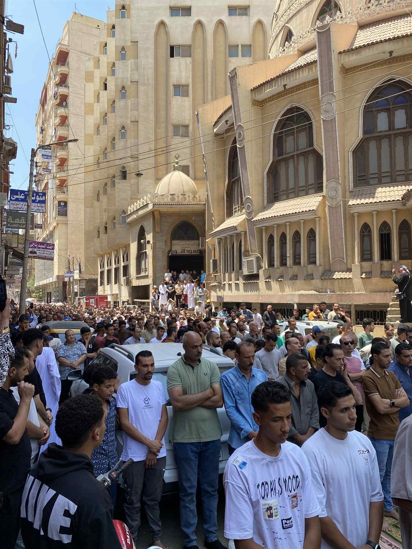 انتهاء صلاة الغائب على الشهيد أحمد حمدي بالسنبلاوين.. وممثل الإفتاء: ابنوا لعبدي بيتًا في الجنة - الخليج الان