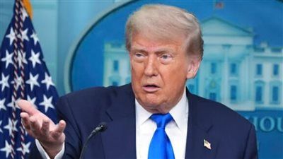 ترامب يهاجم مراسلة خلال تفقده كارثة تكساس: سؤال شرير.. والانتقادات تتصاعد بشأن تأخر التحذيرات - الخليج الان