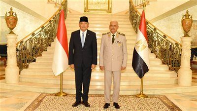 المتحدث العسكرى: القائد العام للقوات المسلحة وزير الدفاع والإنتاج الحربى يلتقى وزير الدفاع الإندونيسى - الخليج الان