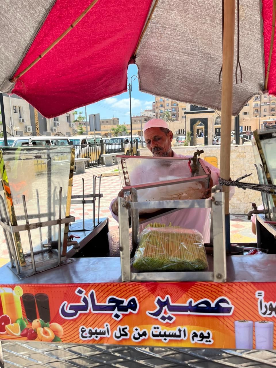 اللي فيها لله تكسب.. حكاية عم صلاح كل سبت والعصير المجاني لأهل كفر الشيخ - الخليج الان