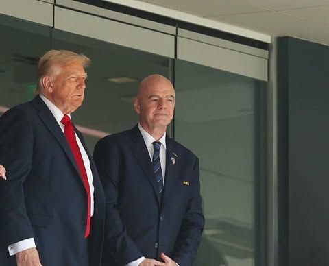 بجانب جياني إنفانتينو: دونالد ترامب رئيس أمريكا يحضر نهائي كأس العالم للأندية - الخليج الان