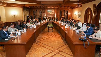 ممثلو الأحزاب يتوافدون على مقر حزب الجبهة لعقد الاجتماع الثالث بشأن انتخابات الشيوخ - الخليج الان