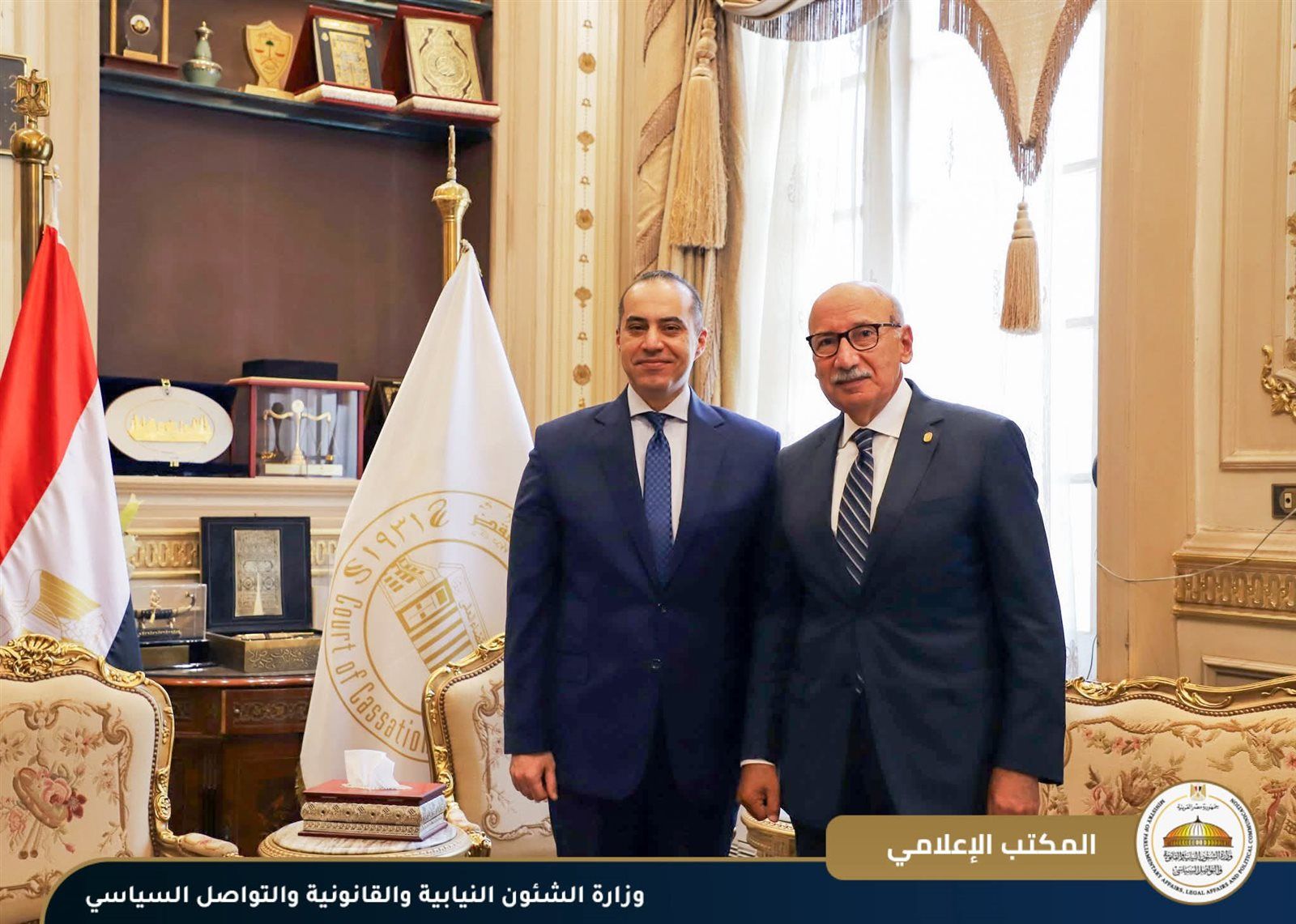 المستشار محمود فوزي يلتقي المستشار عاصم الغايش رئيس محكمة النقض ورئيس مجلس القضاء الأعلى لتهنئته بالمنصب - الخليج الان