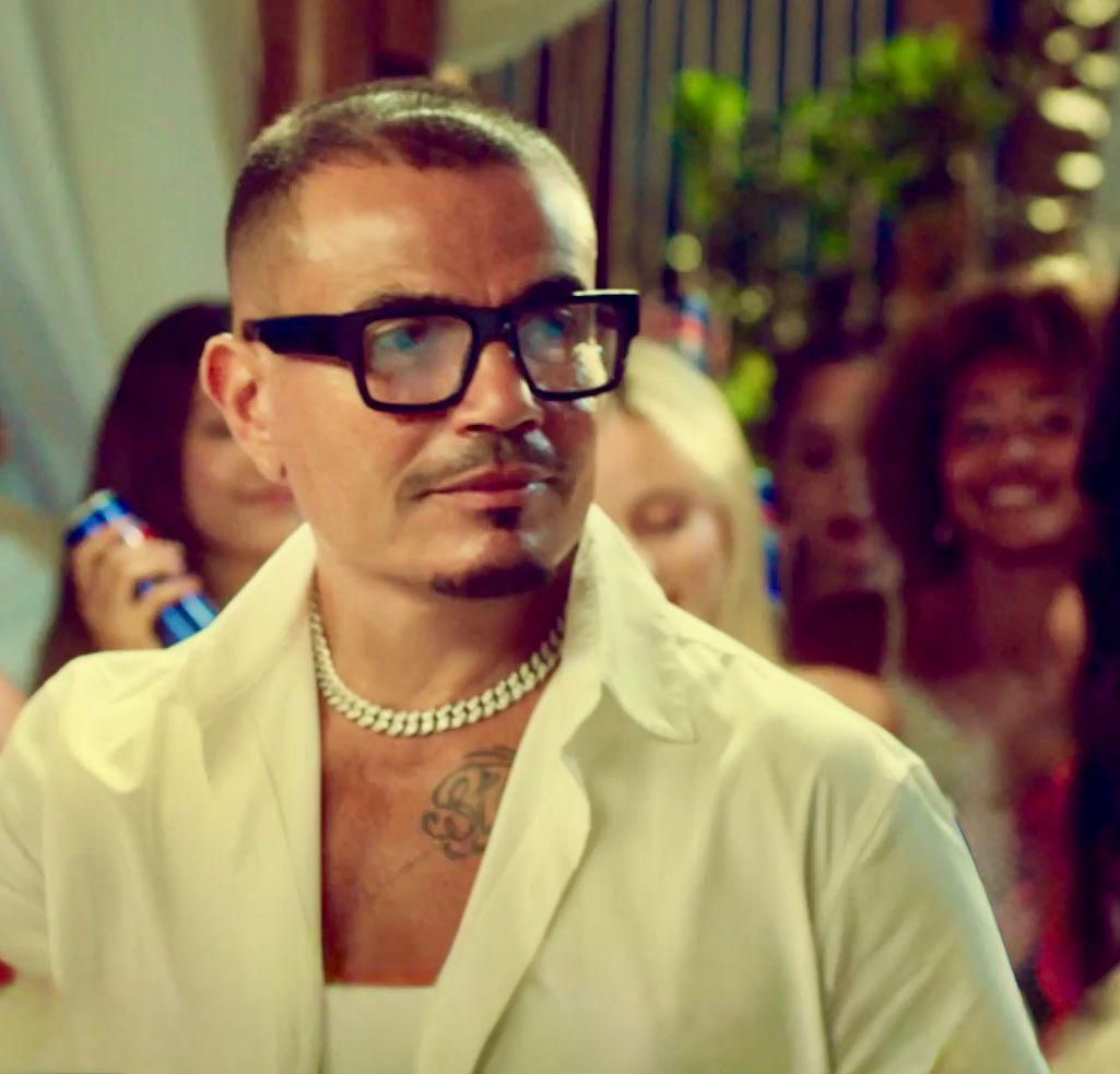 في أقل من نصف ساعة.. عمرو دياب ونجله عبد الله يحتلان التريند بأغنية "يلا" - الخليج الان