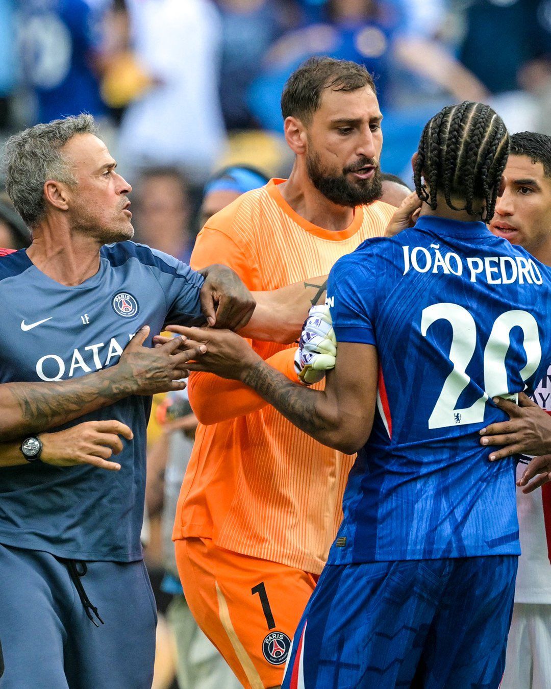 لويس إنريكي مدرب باريس سان جيرمان يفقد أعصابة على جواو بيدرو لاعب تشيلسي بعد خسارة كأس العالم للأندية - الخليج الان