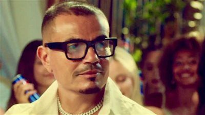 في أقل من نصف ساعة.. عمرو دياب ونجله عبد الله يحتلان التريند بأغنية "يلا" - الخليج الان