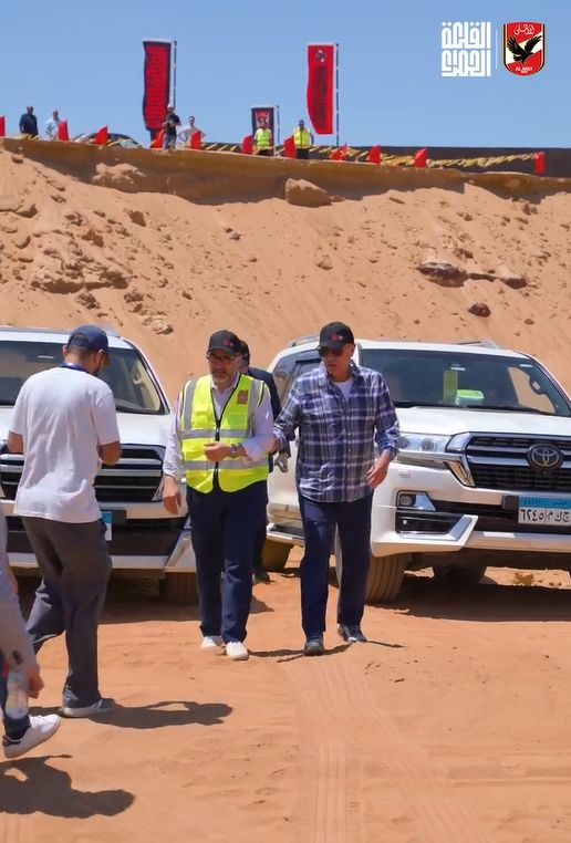 بالصور.. محمود الخطيب يزور مقر ستاد الأهلي ويُتابع أعمال الحفر المستمرة - الخليج الان