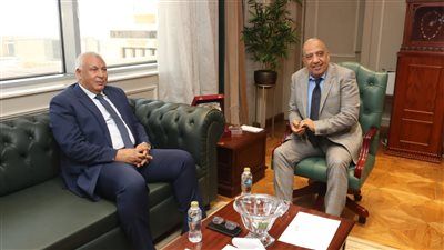 وزير الكهرباء يبحث مع محافظ الوادي الجديد خطة التنمية بالمحافظة وسبل دعم وتعزيز الشبكة وتأمين التغذية الكهربائية اللازمة - الخليج الان