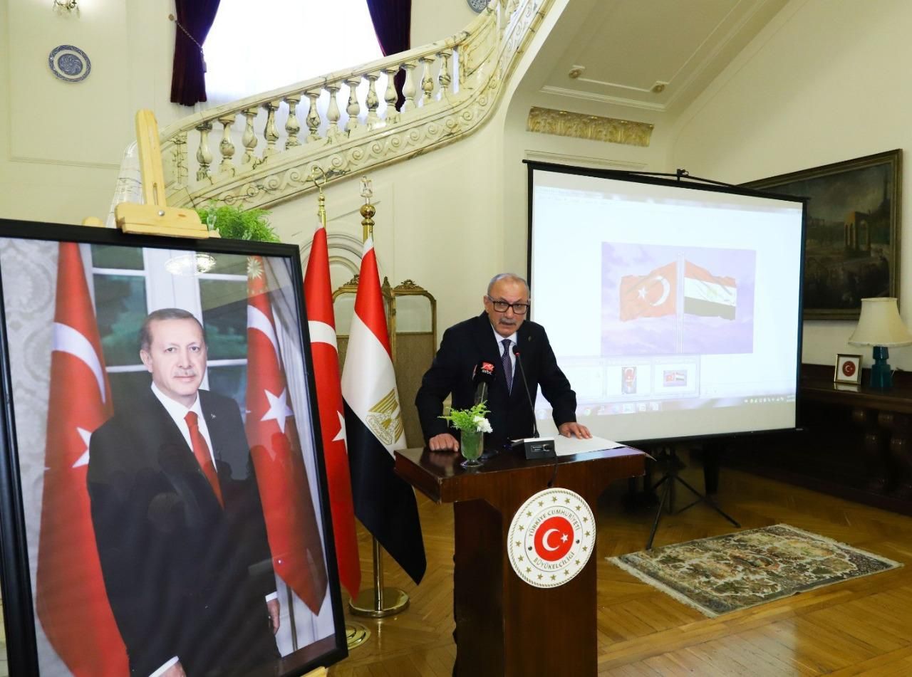 السفارة التركية في القاهرة تحيي يوم الديمقراطية والوحدة الوطنية بحضور واسع ورسائل سياسية واقتصادية عميقة - الخليج الان