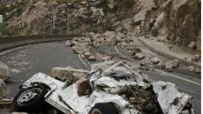 مصرع وإصابة 5 أشخاص في حادث اصطدام سيارة بجبل بسفاجا - الخليج الان