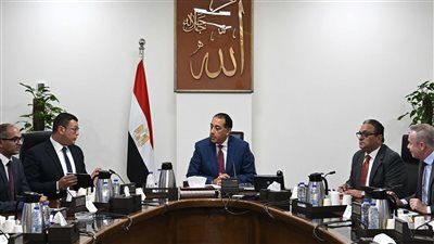 رئيس الوزراء يتابع إجراءات تنفيذ الخطة الاستراتيجية لتحلية مياه البحر - الخليج الان