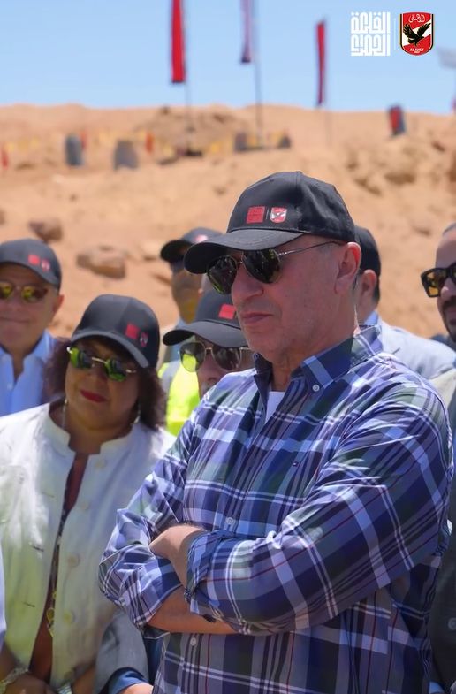 بالصور.. محمود الخطيب يزور مقر ستاد الأهلي ويُتابع أعمال الحفر المستمرة - الخليج الان