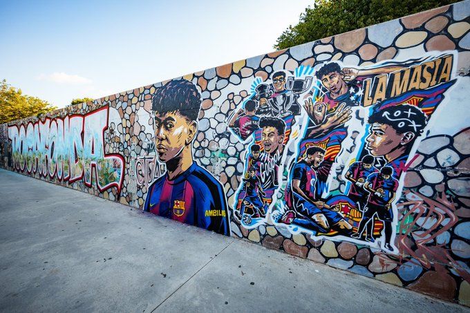 من أجل عيون جدته.. لامين يامال يوقع لبرشلونة حتى 2031 ويستلم قميص ميسي - الخليج الان