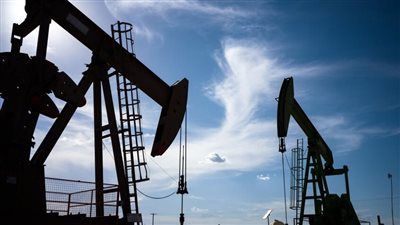 صادرات مصر تقفز 74% في البترول وأداء قوي لحضر الملابس والأسمدة والمنتجات الغذائية - الخليج الان