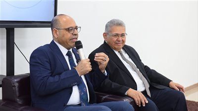 وزير العمل يُسلم شهادات إجتياز دورة تدريبية على مهنة «المَسّاح العام» لخريجي وطلبة قسم الجغرافيا - الخليج الان