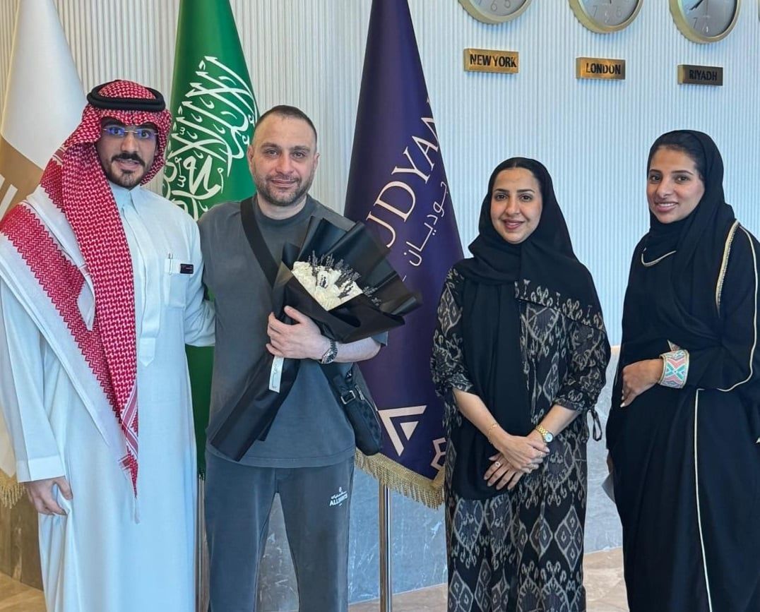 ليلة أحاسيس.. وصول حسام حبيب إلى جدة لإحياء أولى حفلاته الغنائية هناك - الخليج الان