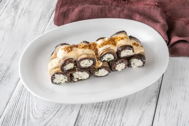 لفائف إبداع.. طريقة عمل لفائف الباذنجان بحشوة الفيتا دايت ويفرق