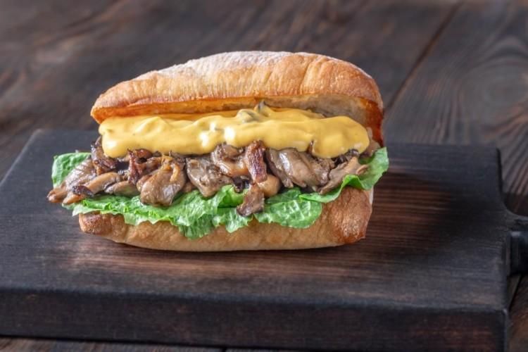 ساندوتش سينما.. طريقة عمل ساندويش ستيك بالجبن يمين طعمه يخلّيك