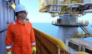 سوف تصبح أغنى من قطر بـ100 مرة..  رسميا دولة عربية فقيرة تعلن اكتشاف أكبر بحيرة نفط في العالم”.. لن تصدق من هي هذه الدولة