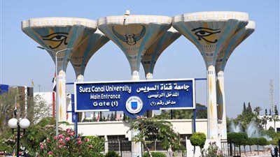 الدكتور قي قمة الاحترام واسألوا الطلبة.. أول رد من محامية دكتور جامعة قنا السويس بالإسماعيلية بعد اتهامه من إحدى الطالبات - فيديو - الخليج الان