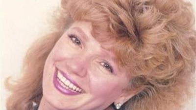 بكت من استقبال الجمهور.. أبرز تصريحات مشيرة اسماعيل مع منى الشاذلي - الخليج الان