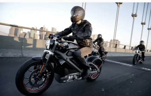 تحذير عاجل من المرور السعودي.. تصرف شائع بين سائقي الدراجات يتحول لمخالفة رسمية تُغرمك 300 ريال!