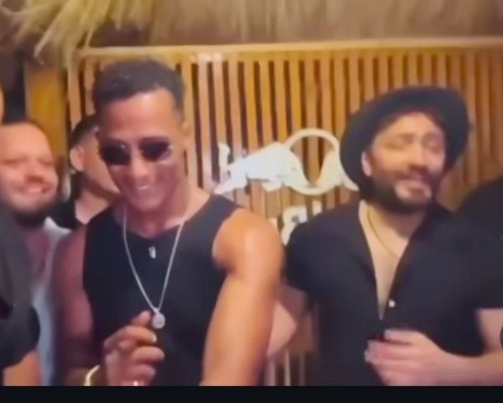 أغنية الذوق العالي إهداء لـ محمد منير.. تفاصيل لقاء محمد رمضان وتامر حسني وغنائهما سويًا - الخليج الان