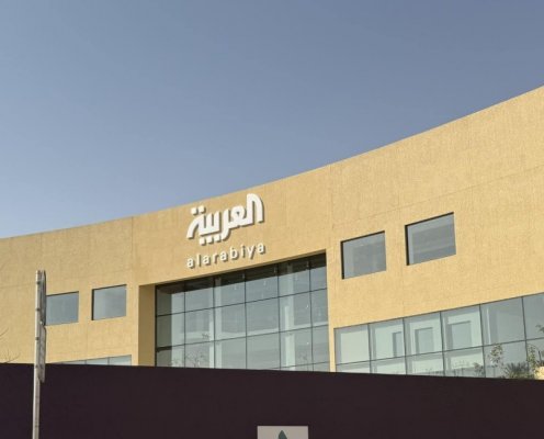 ابتداء من اليوم: الرياض تسحب بساط "العربية" بهدوء من أقدام دبي.. ماذا يُطبخ خلف الكواليس؟