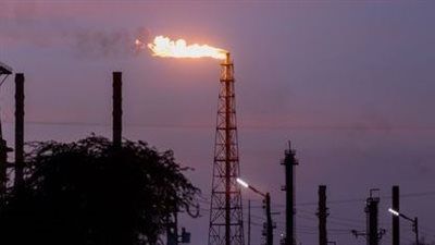 النفط يخسر 2% أسبوعيًا.. وبرنت يستقر عند 69.28 دولارًا وسط تقلبات اقتصادية - الخليج الان