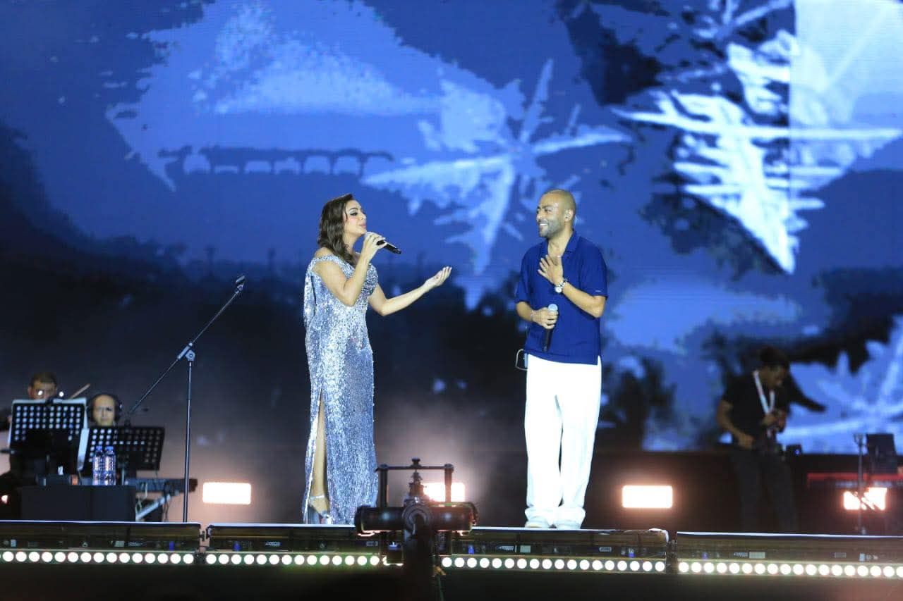 حفل انغام بالعلمين.. تامر عاشور مفاجأة والفنانة لجمهورها: انتوا اللي بتدوني القوة والصحة - الخليج الان