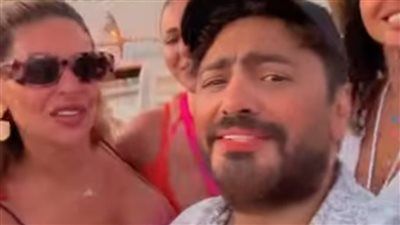 مي سليم ونسرين أمين وابنتها يحتفلن مع تامر حسني بألبومه الجديد لينا معاد.. صور - الخليج الان