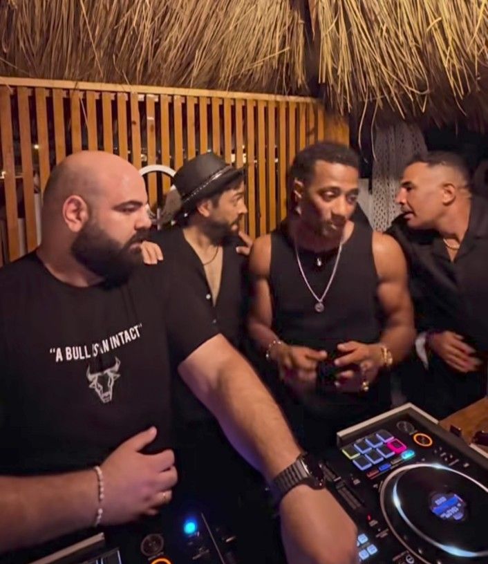 أغنية الذوق العالي إهداء لـ محمد منير.. تفاصيل لقاء محمد رمضان وتامر حسني وغنائهما سويًا - الخليج الان