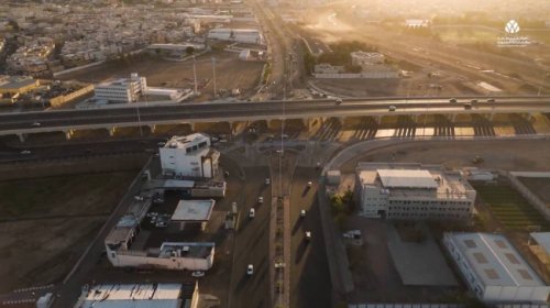 مفاجأة اليوم الكبرى: أمانة المدينة المنورة تفتح التقاطع العملاق قرب طريق المطار.. ويبشّر بنهاية الاختناقات المرورية