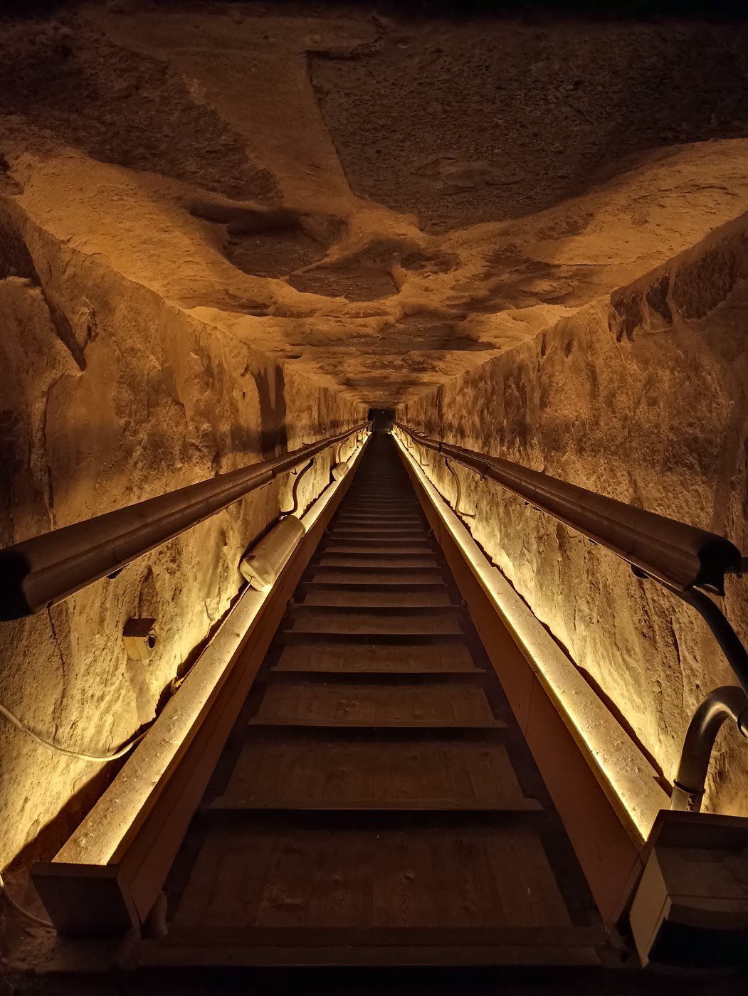 عبقرية التصميم القديم..تحديث نظام الإضاءة الداخلية في أهرامات الجيزة - الخليج الان