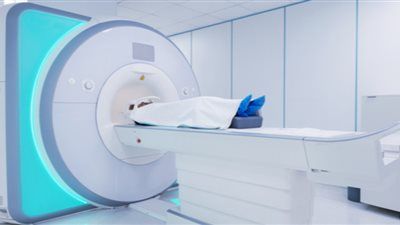 جهاز الرنين المغناطيسي يلتهم رجلا في نيويورك يرتدي سلسلة في نيويورك - الخليج الان