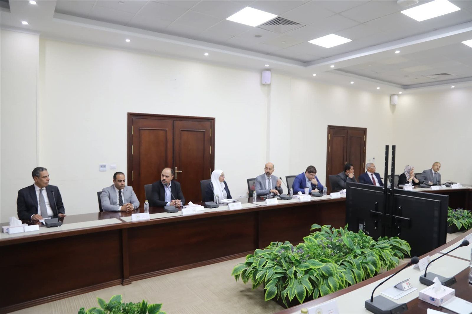 وزير التعليم العالي يعقد اجتماعًا مع ممثلي مؤسسة كلاريفيت لتعزيز التعاون المشترك ويؤكد: الوزارة تمتلك منظومة متكاملة لدعم الابتكار - الخليج الان