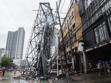 هونج كونج في حالة طوارىء.. إلغاء 500 رحلة جوية وإغلاق المدارس بسبب إعصار ويفا - الخليج الان