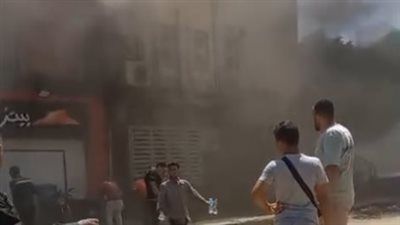 سيارات الإطفاء تهرع إلى موقع حريق مطعمي بيتزا هت وباستاويسي - الخليج الان