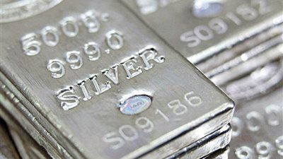 بدعم من التوترات العالمية وتوقعات خفض الفائدة.. أسعار الفضة تواصل صعودها - الخليج الان