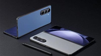 “سباق الهواتف القابلة للطي.. صدمة صيانة سامسونج ومفاجأة آبل الثورية” - الخليج الان