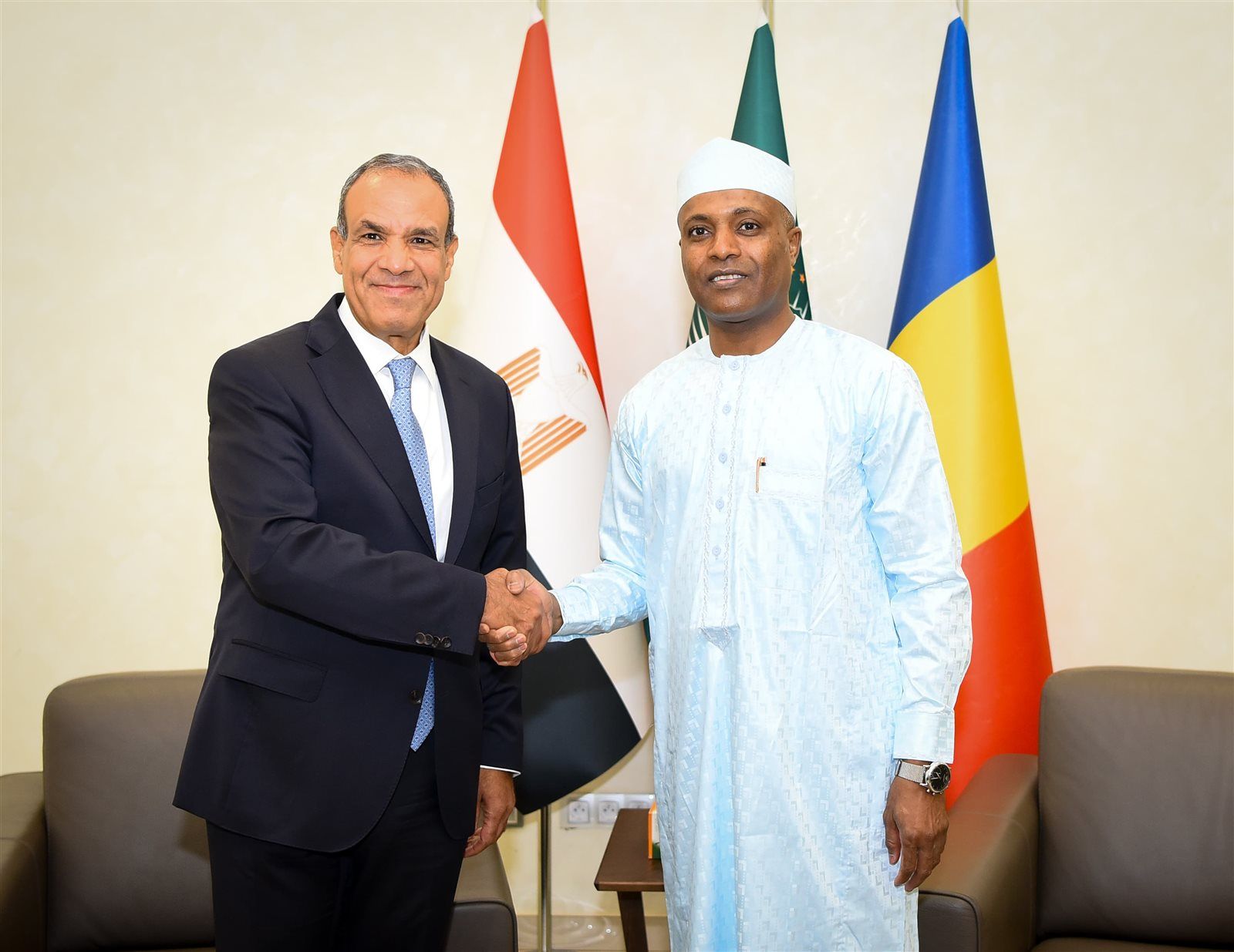 وزير الخارجية: مصر مستعدة لدعم جهود تشاد في إنشاء السدود وآبار حصاد الأمطار - الخليج الان