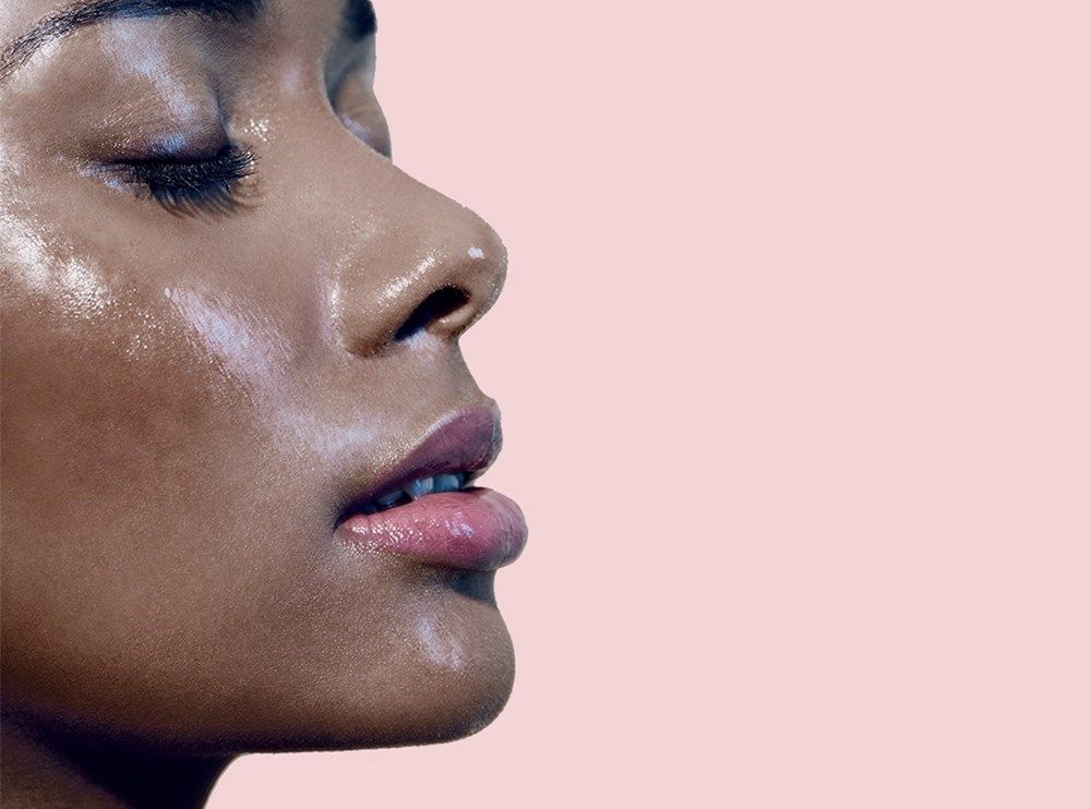 لا خوف من الرطوبة.. 7 خطوات ذكية لتثبيت الماكياج