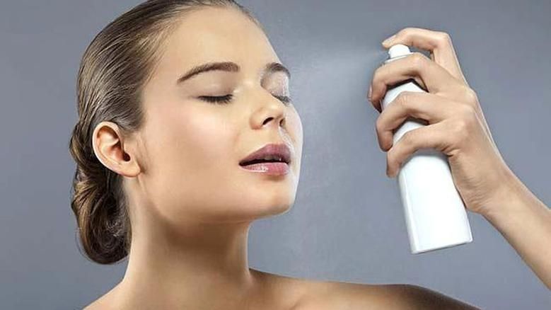 لا خوف من الرطوبة.. 7 خطوات ذكية لتثبيت الماكياج