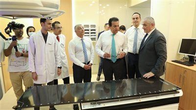 وزير الصحة يتفقد مشروعات تطوير مستشفيات الأورام والتل الكبير ومركز طب الأسرة لمتابعة الخدمات الطبية المقدمة للمواطنين - الخليج الان
